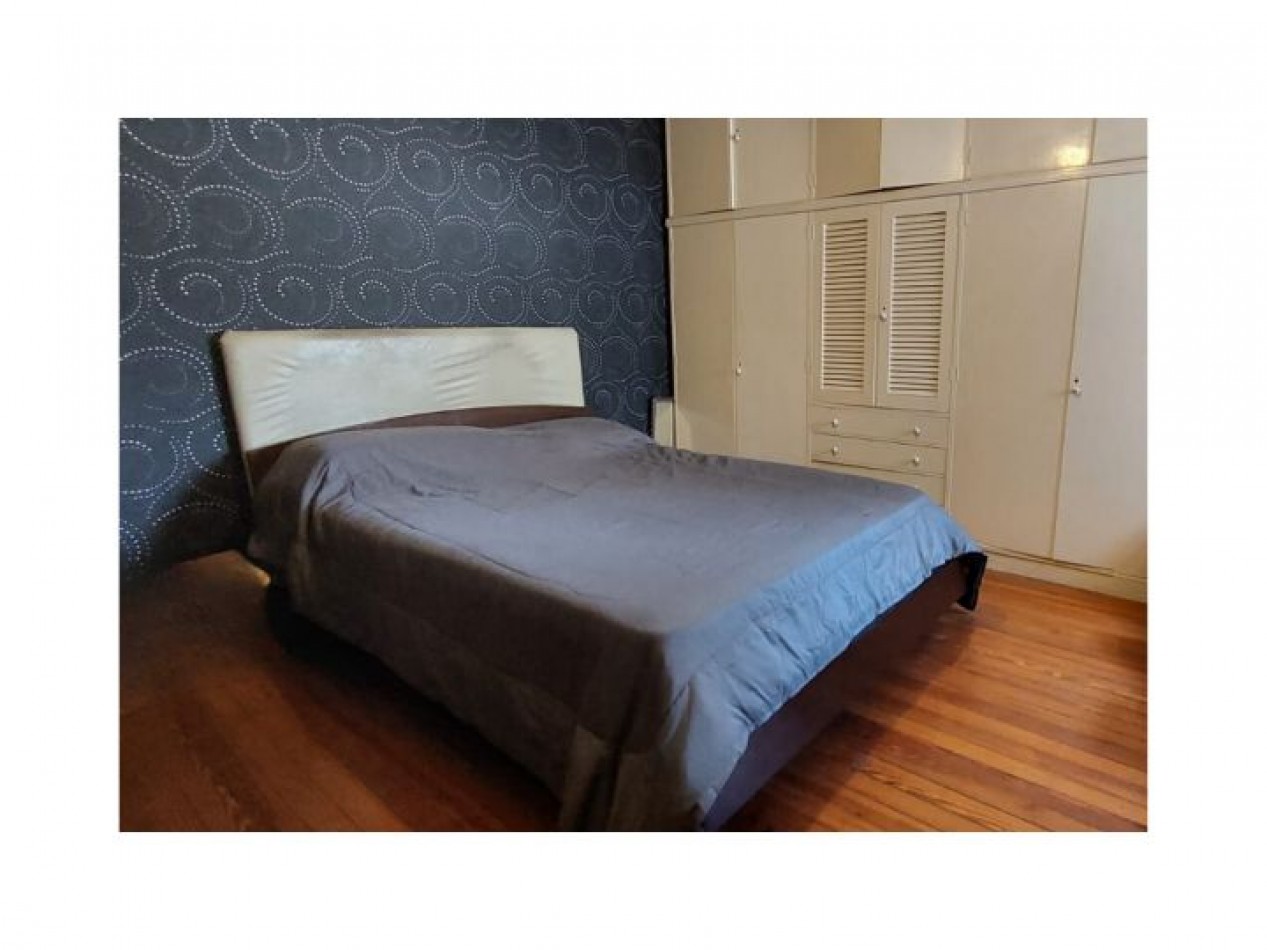 CASA EN ESQUINA CON TERRAZA Y PARRILLA