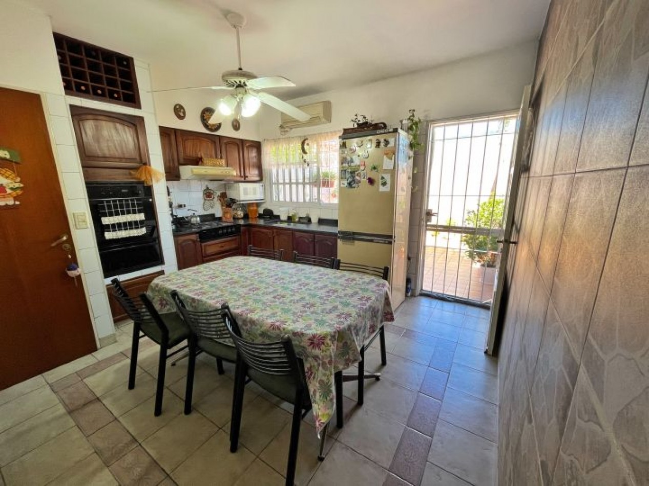 VENTA TRIPLEX PARQUE AVELLANEDA 5 AMBIENTES CON PATIO/ APTO CREDITO