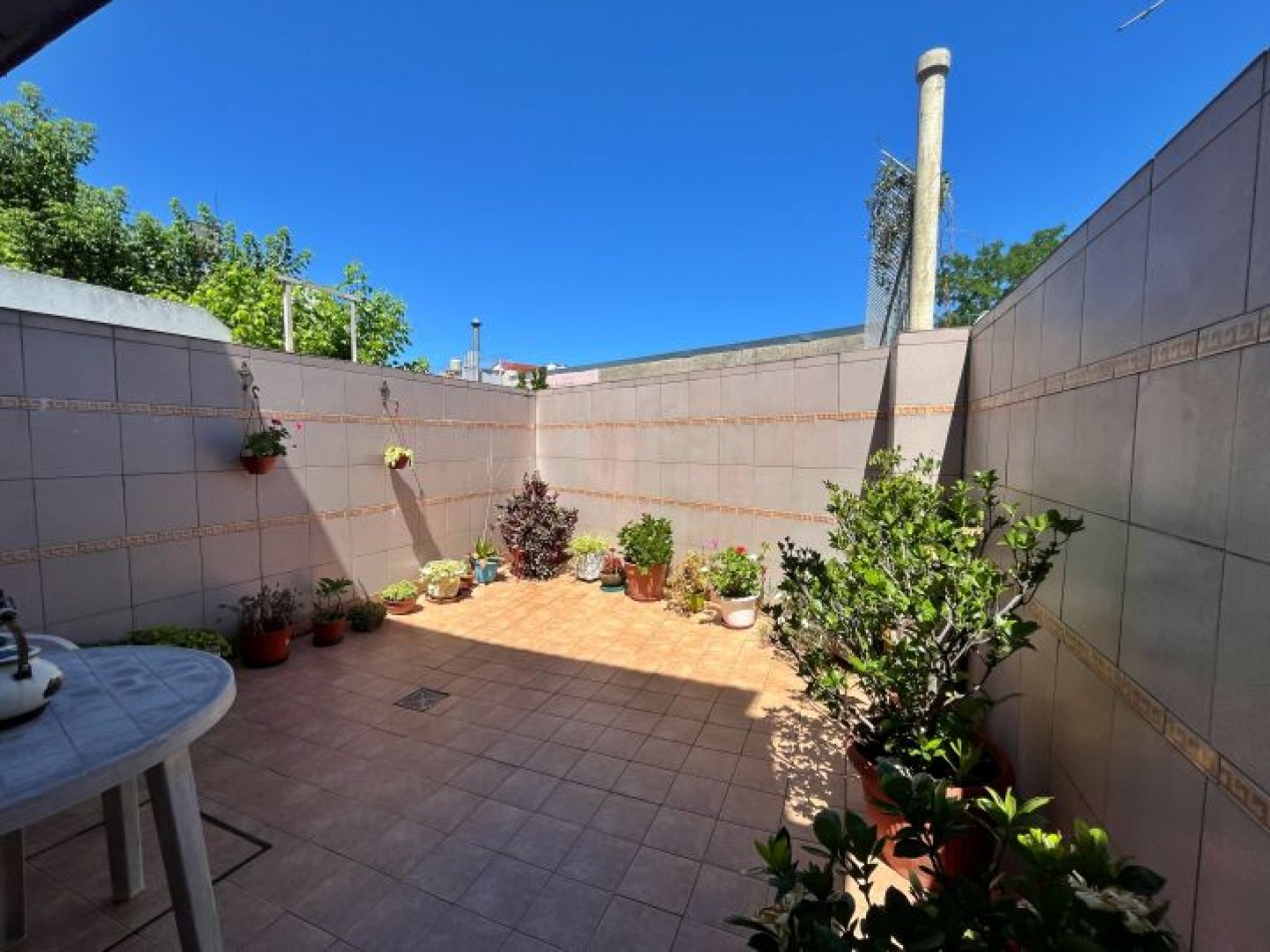 VENTA TRIPLEX PARQUE AVELLANEDA 5 AMBIENTES CON PATIO/ APTO CREDITO