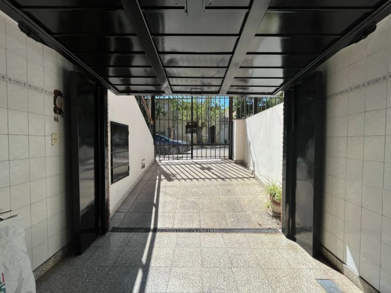 VENTA TRIPLEX PARQUE AVELLANEDA 5 AMBIENTES CON PATIO/ APTO CREDITO