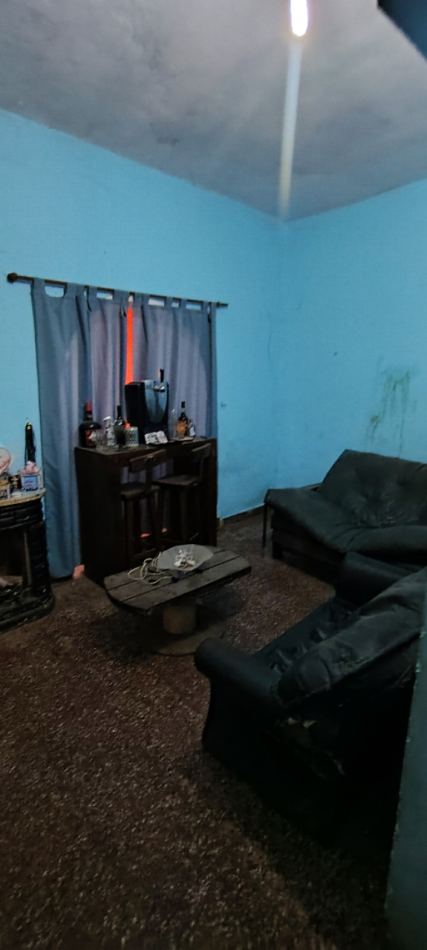 VENTA CASA A RECICLAR CON COCHERA LA TABLADA 4 AMBIENTES 