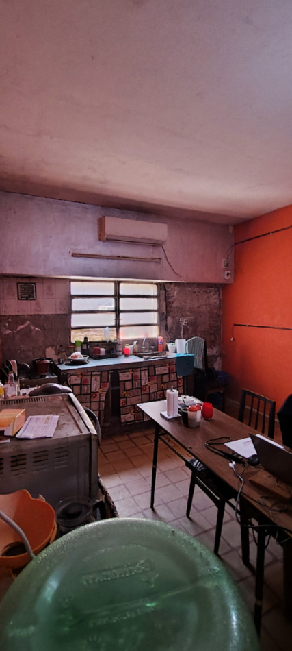 VENTA CASA A RECICLAR CON COCHERA LA TABLADA 4 AMBIENTES 