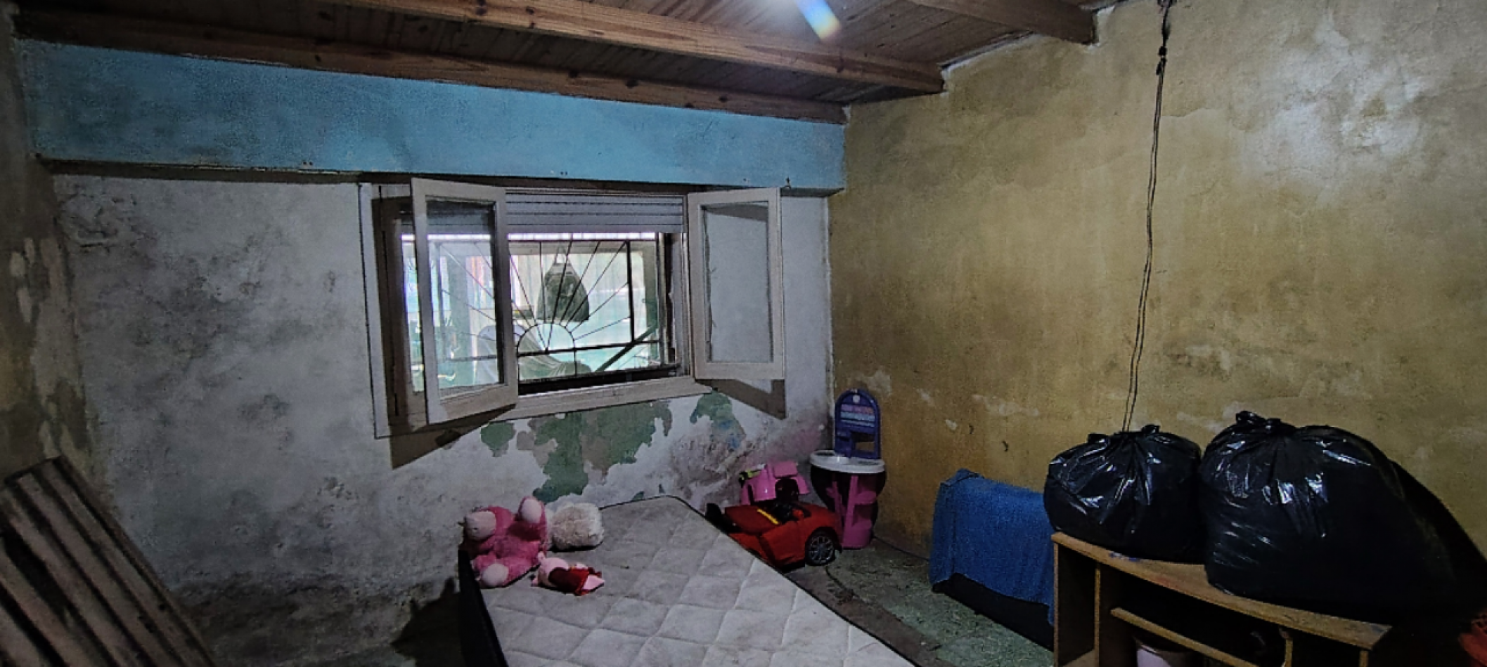 VENTA CASA A RECICLAR CON COCHERA LA TABLADA 4 AMBIENTES 