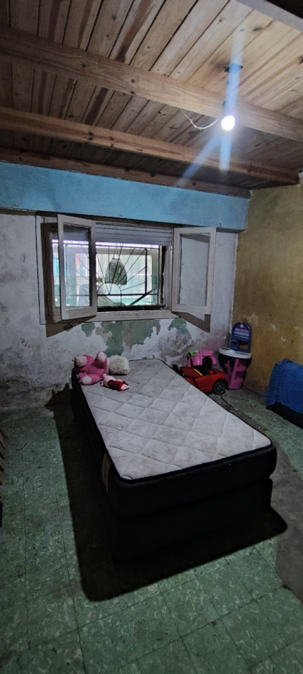 VENTA CASA A RECICLAR CON COCHERA LA TABLADA 4 AMBIENTES 