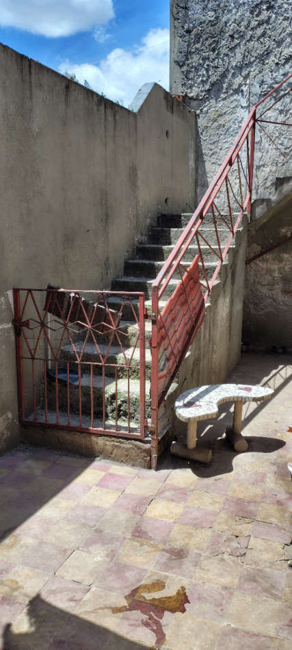VENTA CASA A RECICLAR CON COCHERA LA TABLADA 4 AMBIENTES 