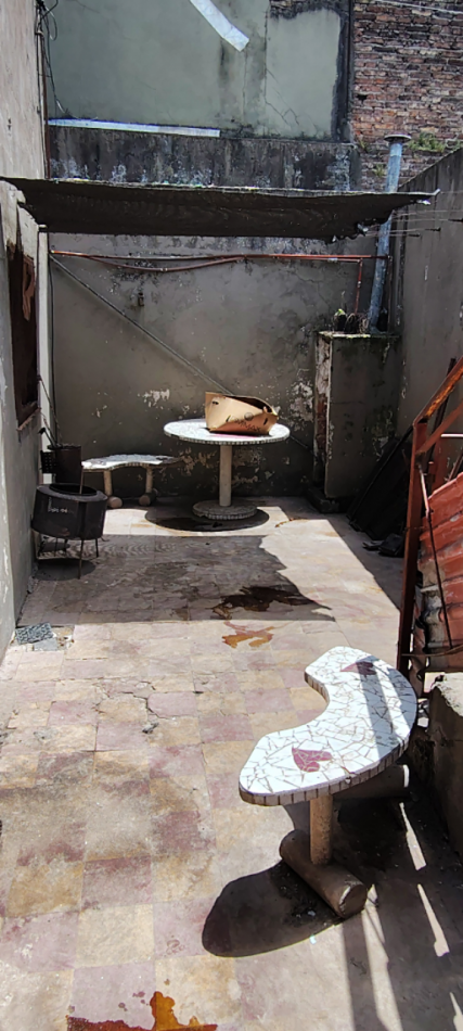 VENTA CASA A RECICLAR CON COCHERA LA TABLADA 4 AMBIENTES 
