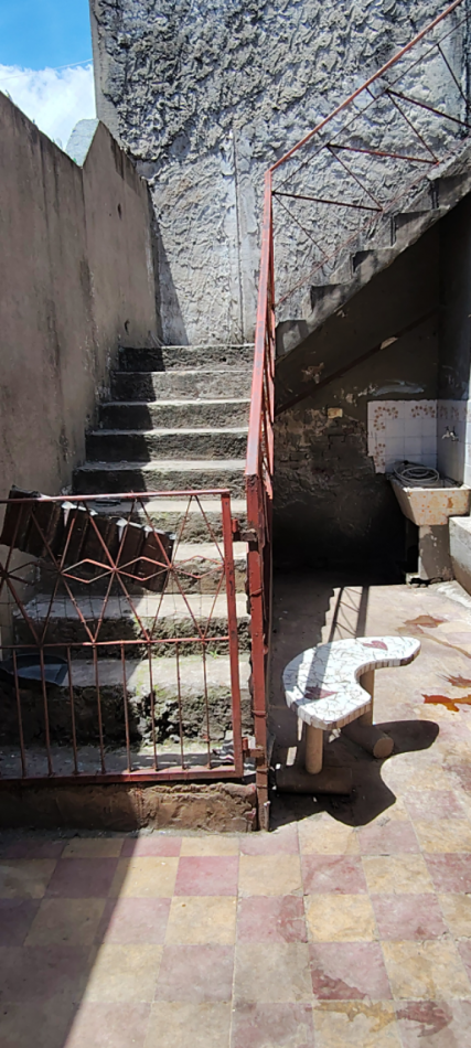 VENTA CASA A RECICLAR CON COCHERA LA TABLADA 4 AMBIENTES 