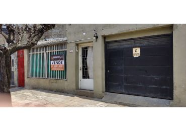 VENTA CASA A RECICLAR CON COCHERA LA TABLADA 4 AMBIENTES 